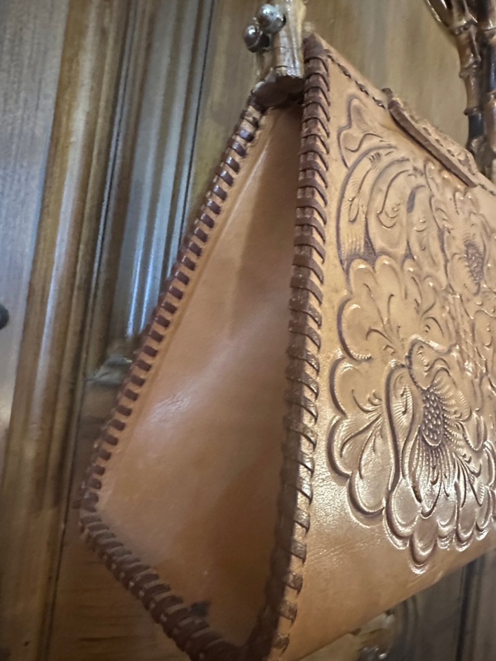 Vintage Detailed Leather Floral Tooled Hand Purse With Bamboo Wooden Handles - Picture 7 of 17